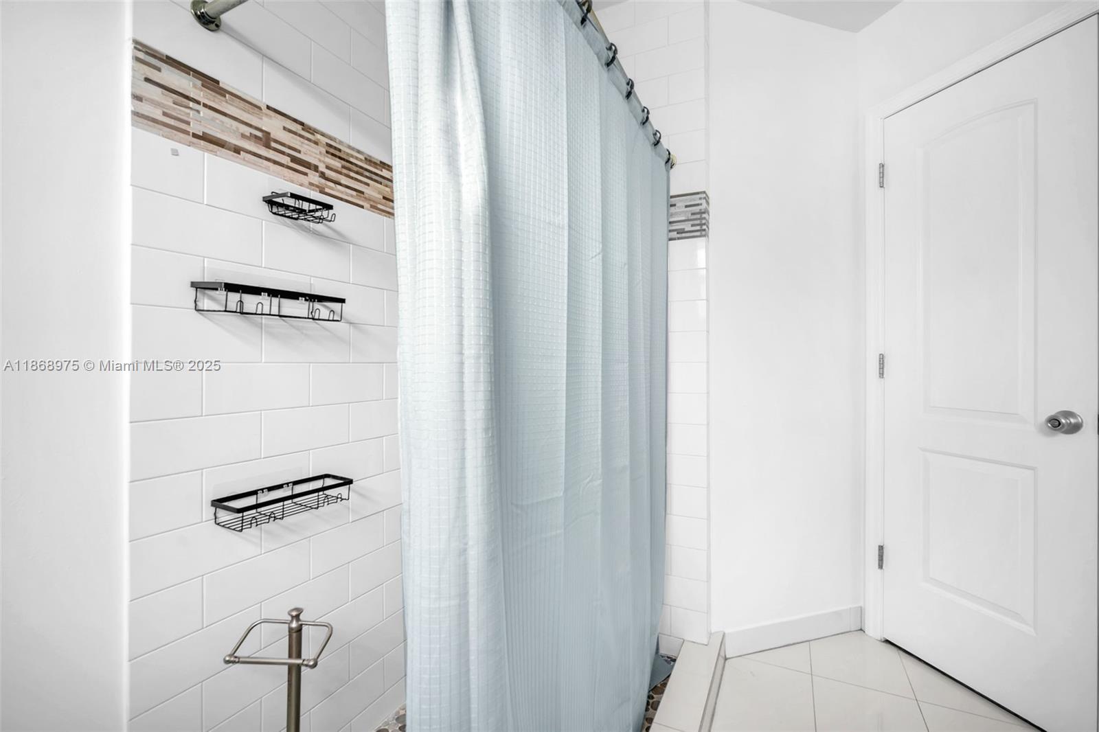 HOLLYWOOD HEIGHTS ADD SEC - Residential Lease