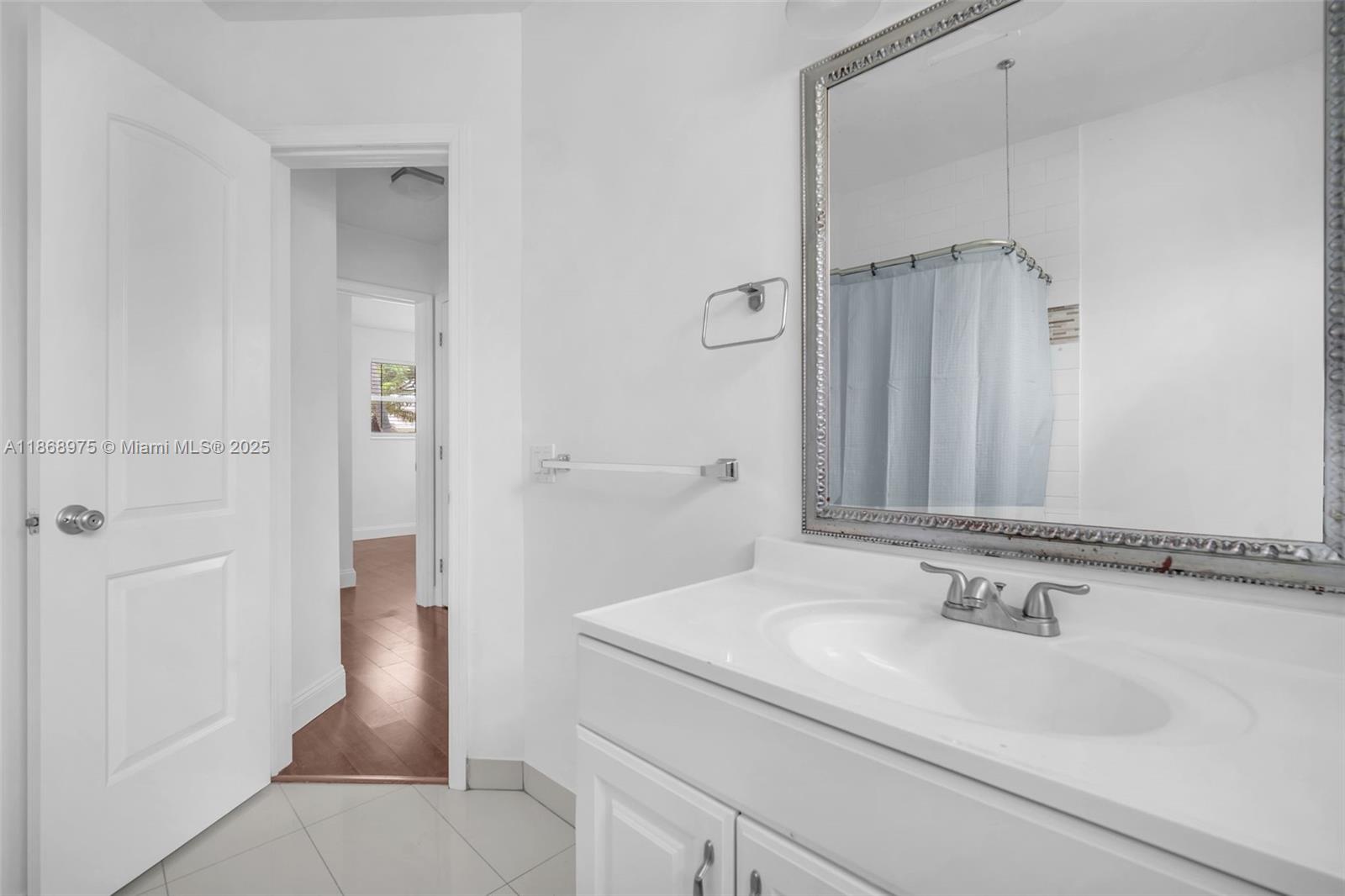 HOLLYWOOD HEIGHTS ADD SEC - Residential Lease