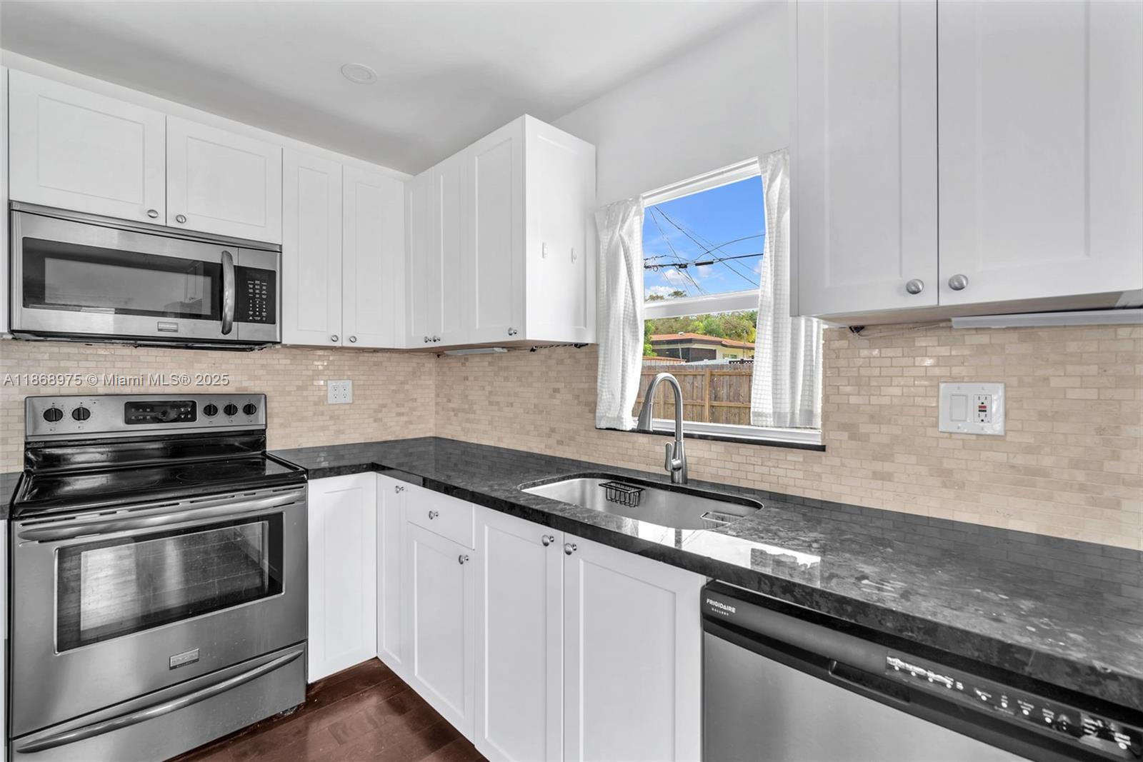 HOLLYWOOD HEIGHTS ADD SEC - Residential Lease