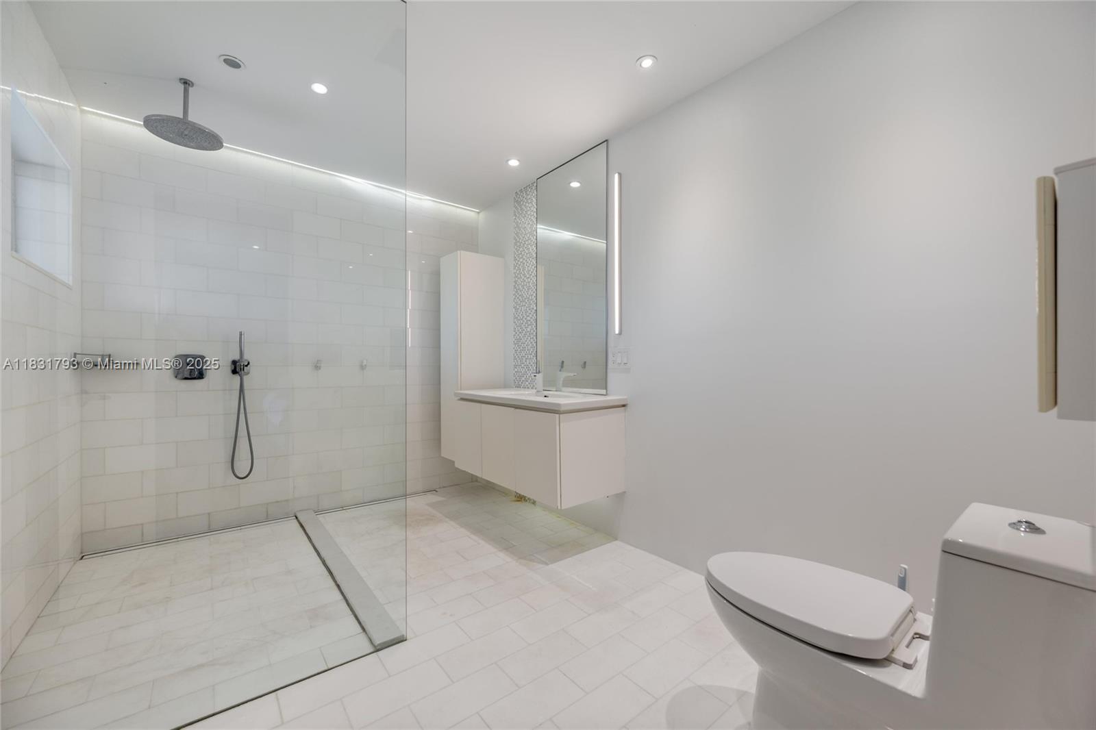 1101 CONDO - Residential Lease