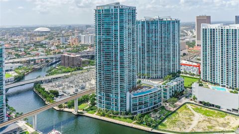 Tiny photo for 92 SW 3rd St #1803, Miami, FL 33130 (MLS # A12027084)
