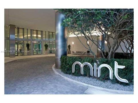 Tiny photo for 92 SW 3rd St #1803, Miami, FL 33130 (MLS # A12027084)