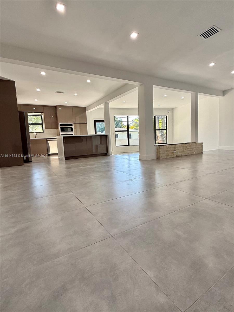 BREEZESWEPT ESTATES 1ST A - Residential Lease