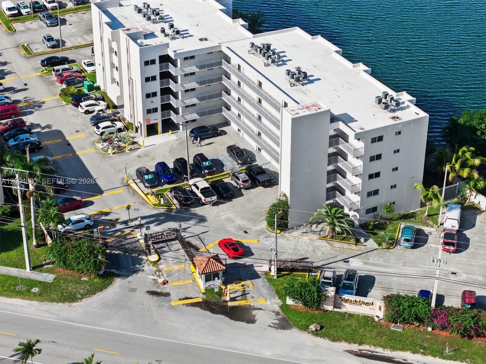 VISTA DEL LAGO I CONDO - Residential