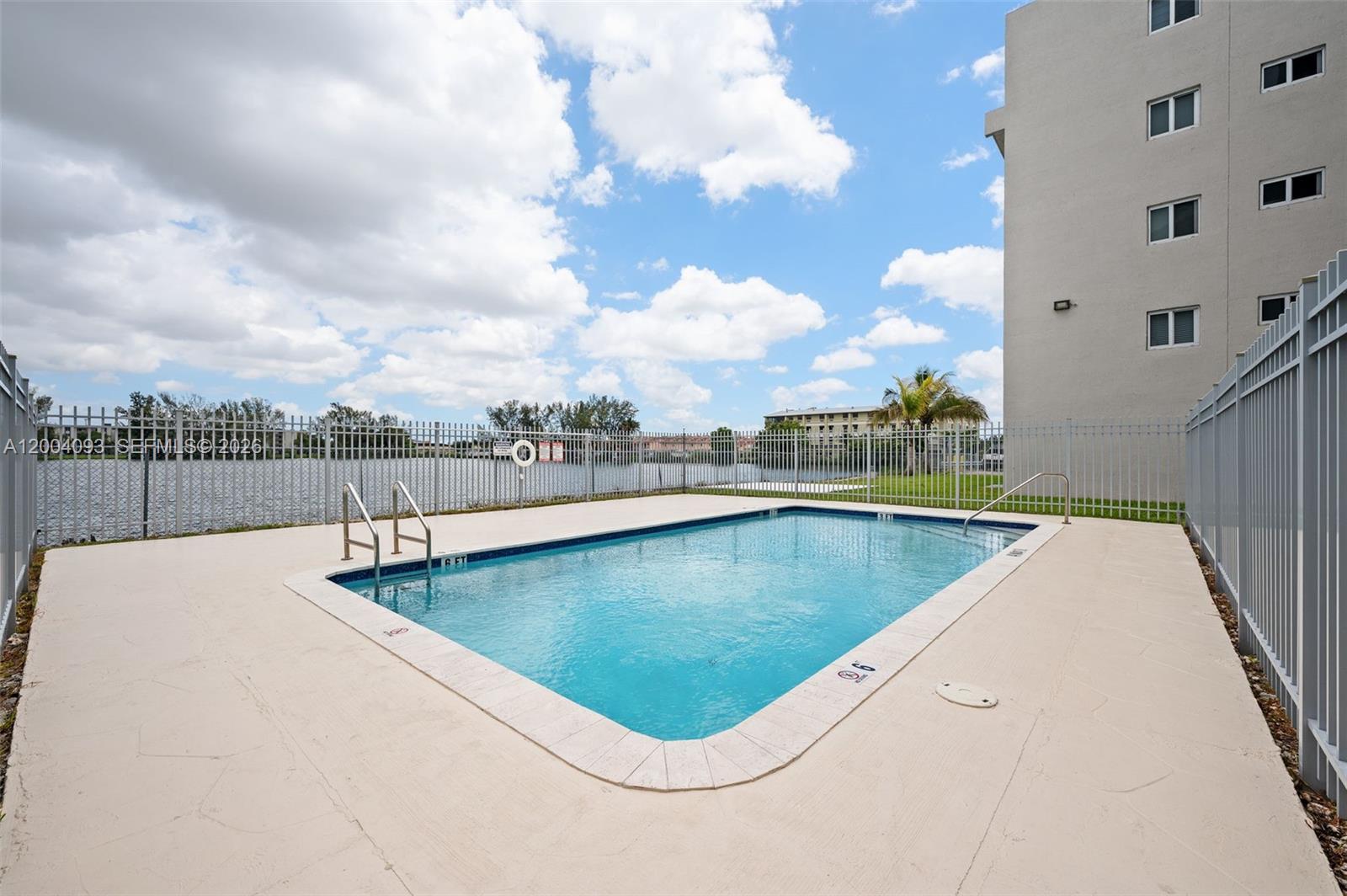 VISTA DEL LAGO I CONDO - Residential