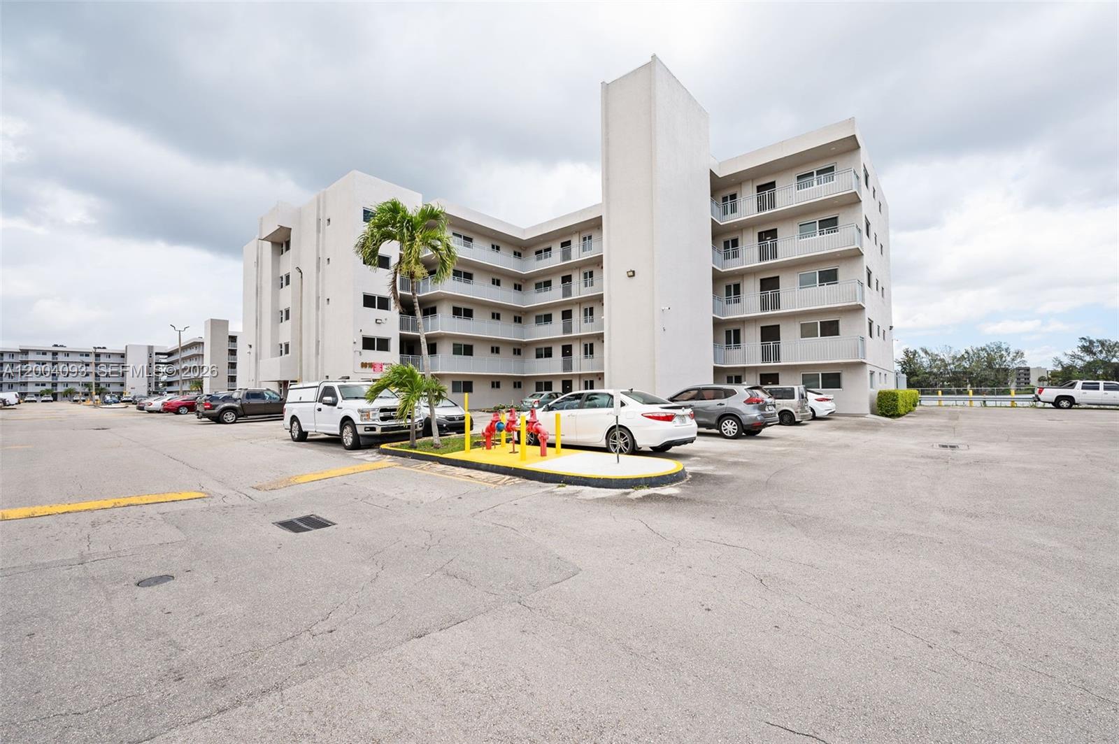 VISTA DEL LAGO I CONDO - Residential