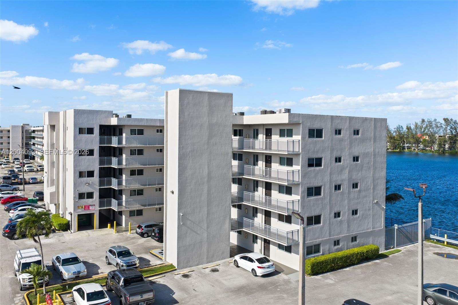 VISTA DEL LAGO I CONDO - Residential