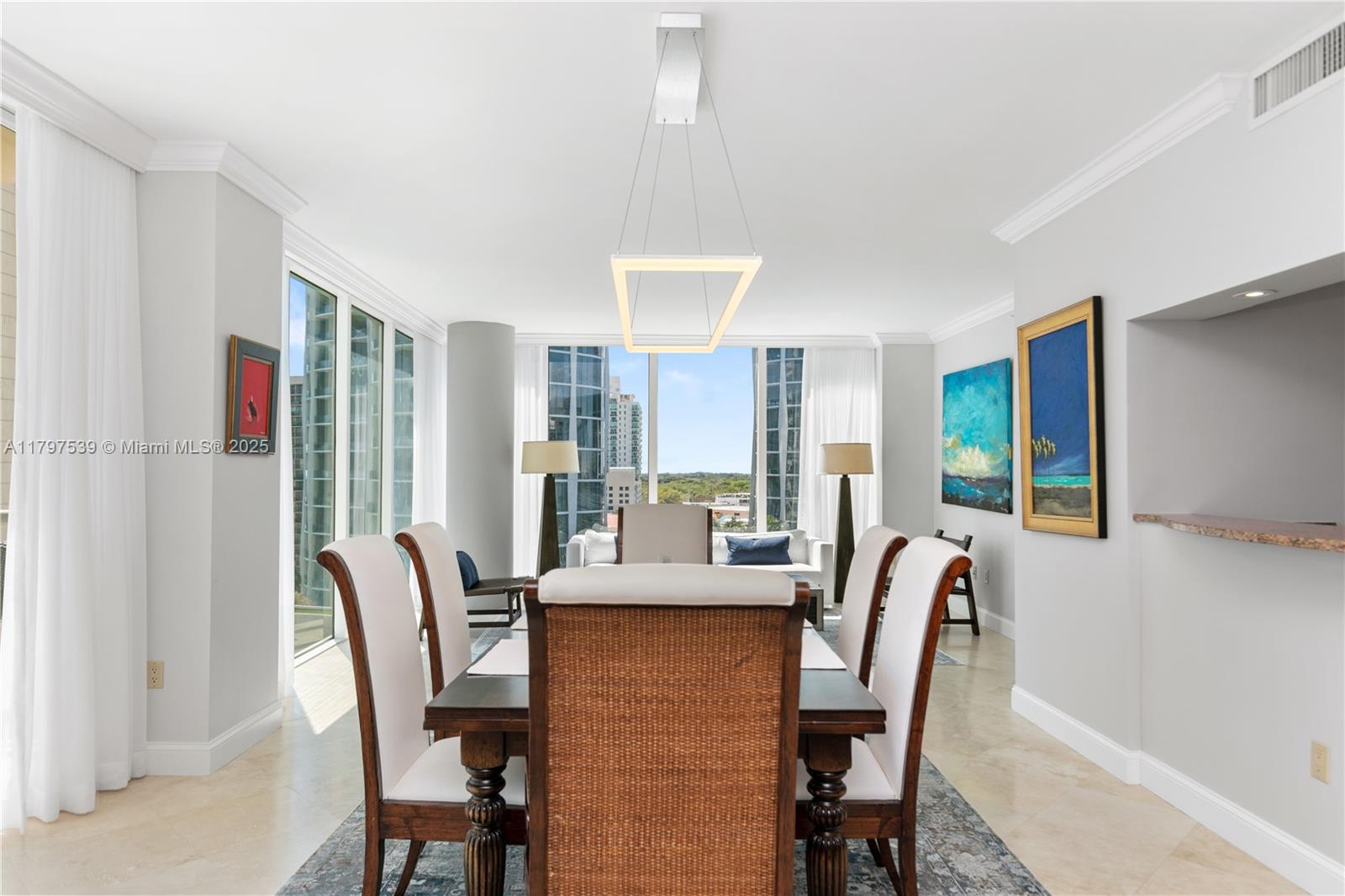 THE EXECUTIVE RESIDENCES - Residential