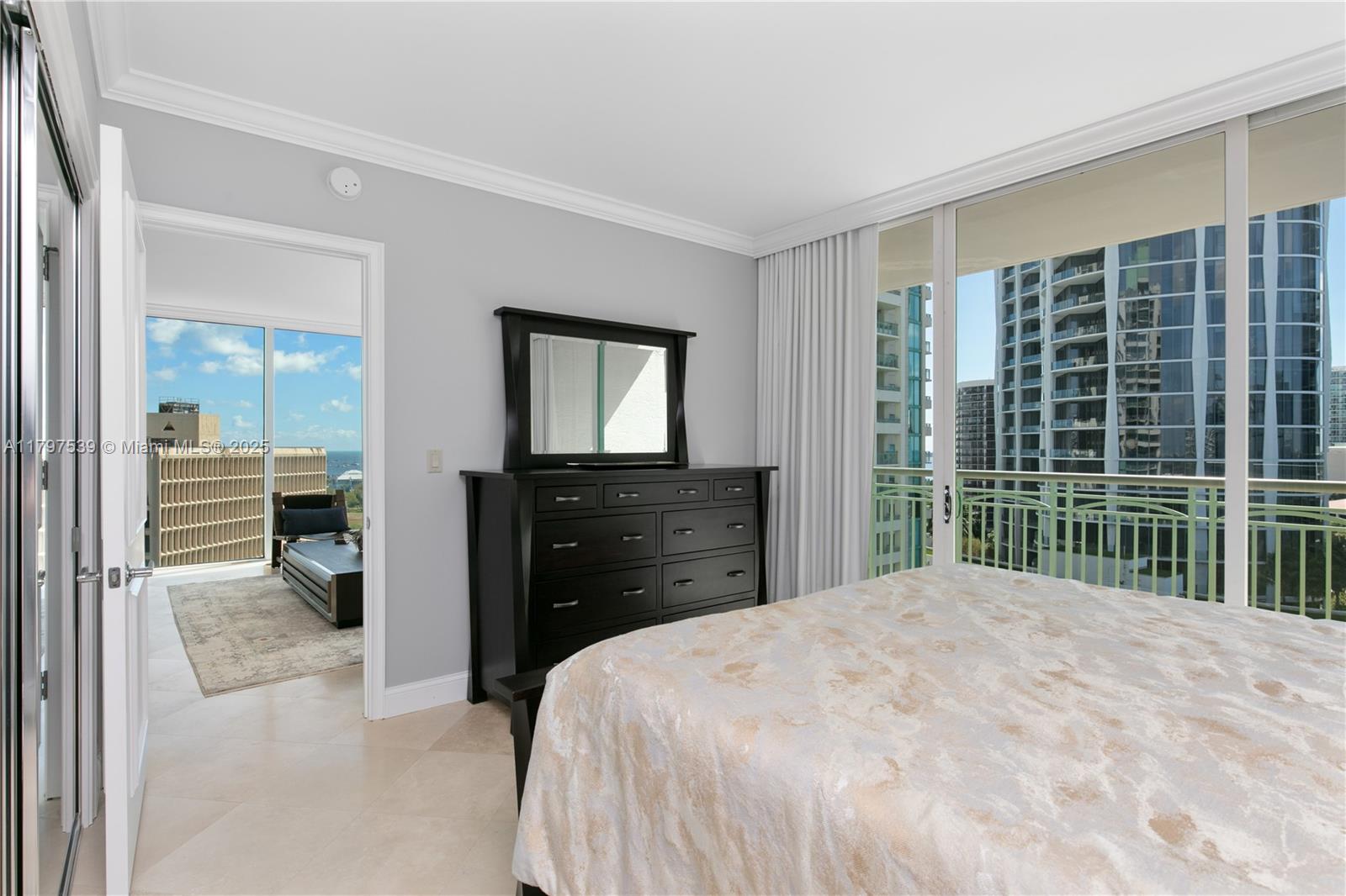 THE EXECUTIVE RESIDENCES - Residential