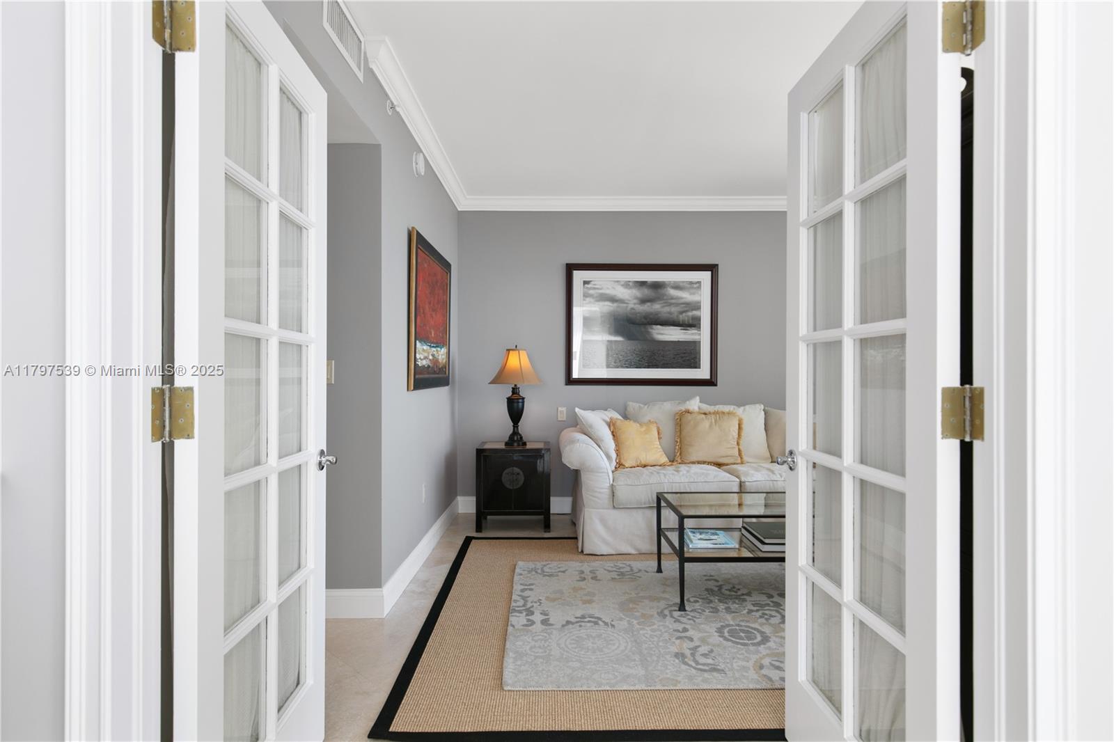 THE EXECUTIVE RESIDENCES - Residential