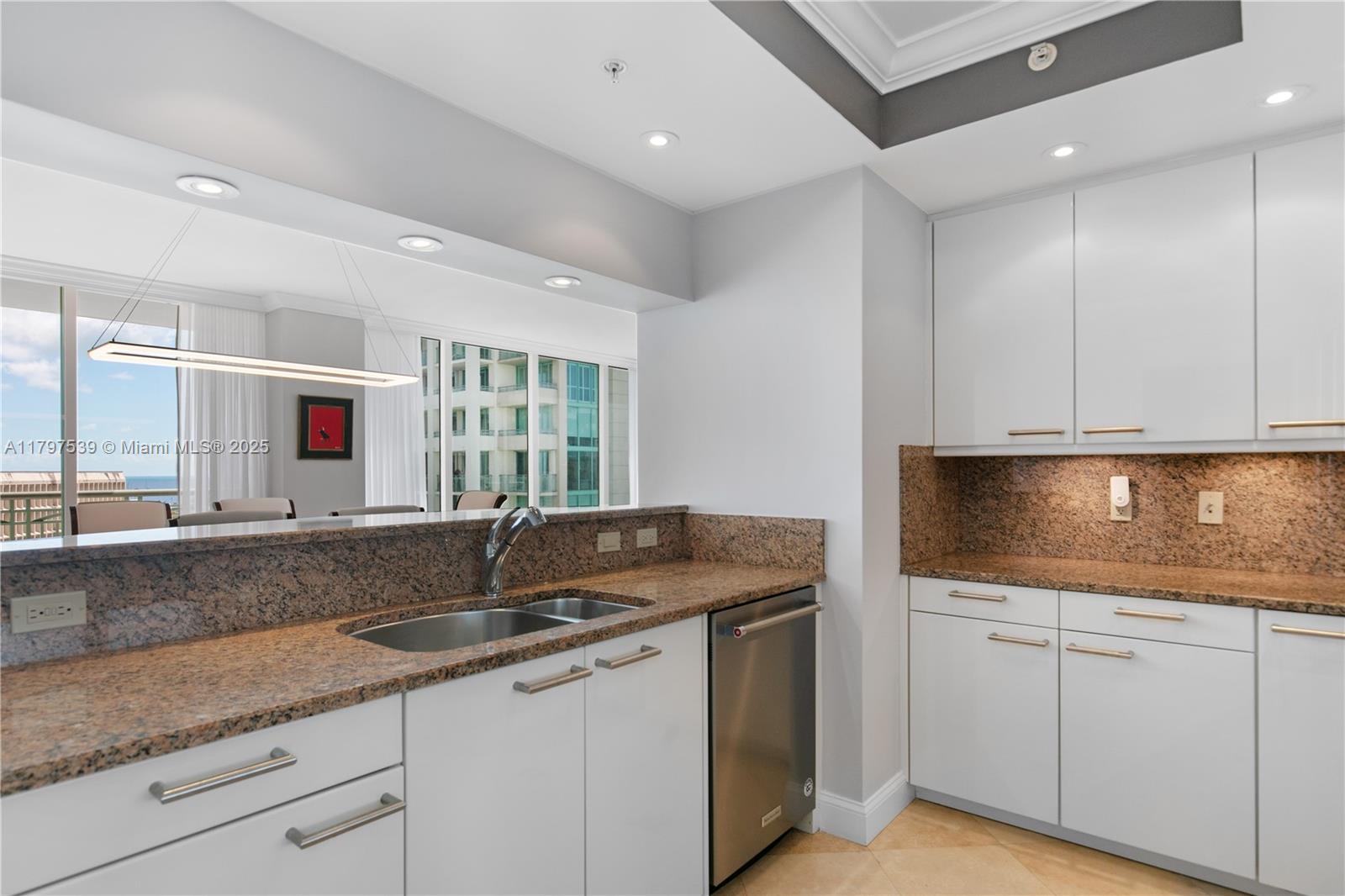 THE EXECUTIVE RESIDENCES - Residential