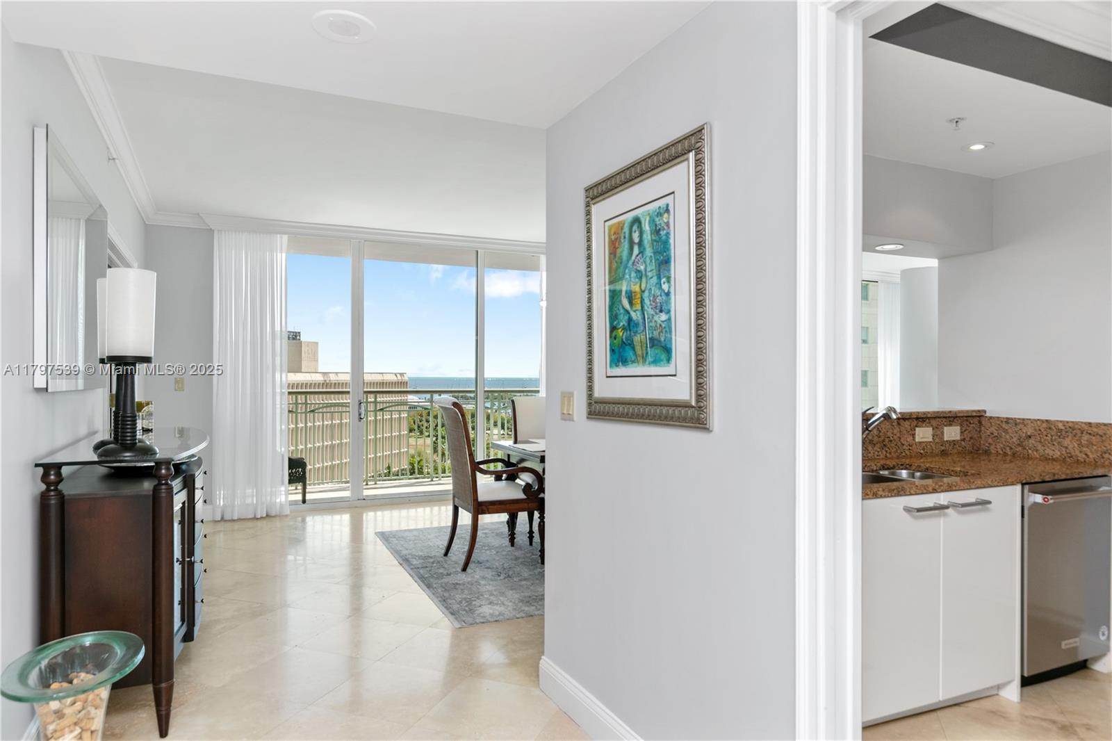 THE EXECUTIVE RESIDENCES - Residential