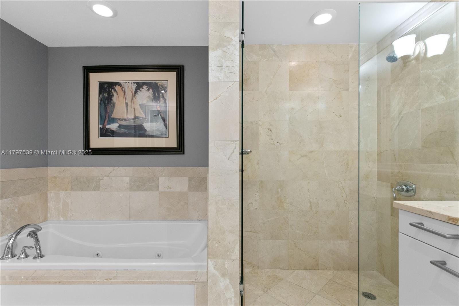 THE EXECUTIVE RESIDENCES - Residential