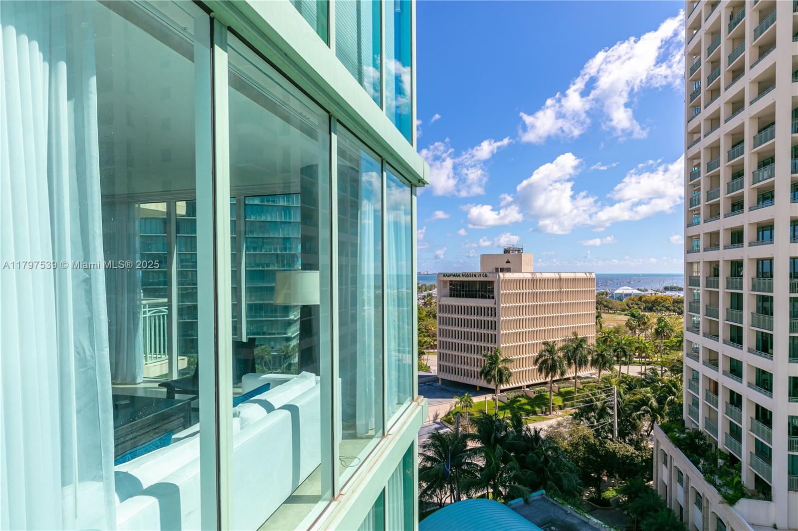 THE EXECUTIVE RESIDENCES - Residential