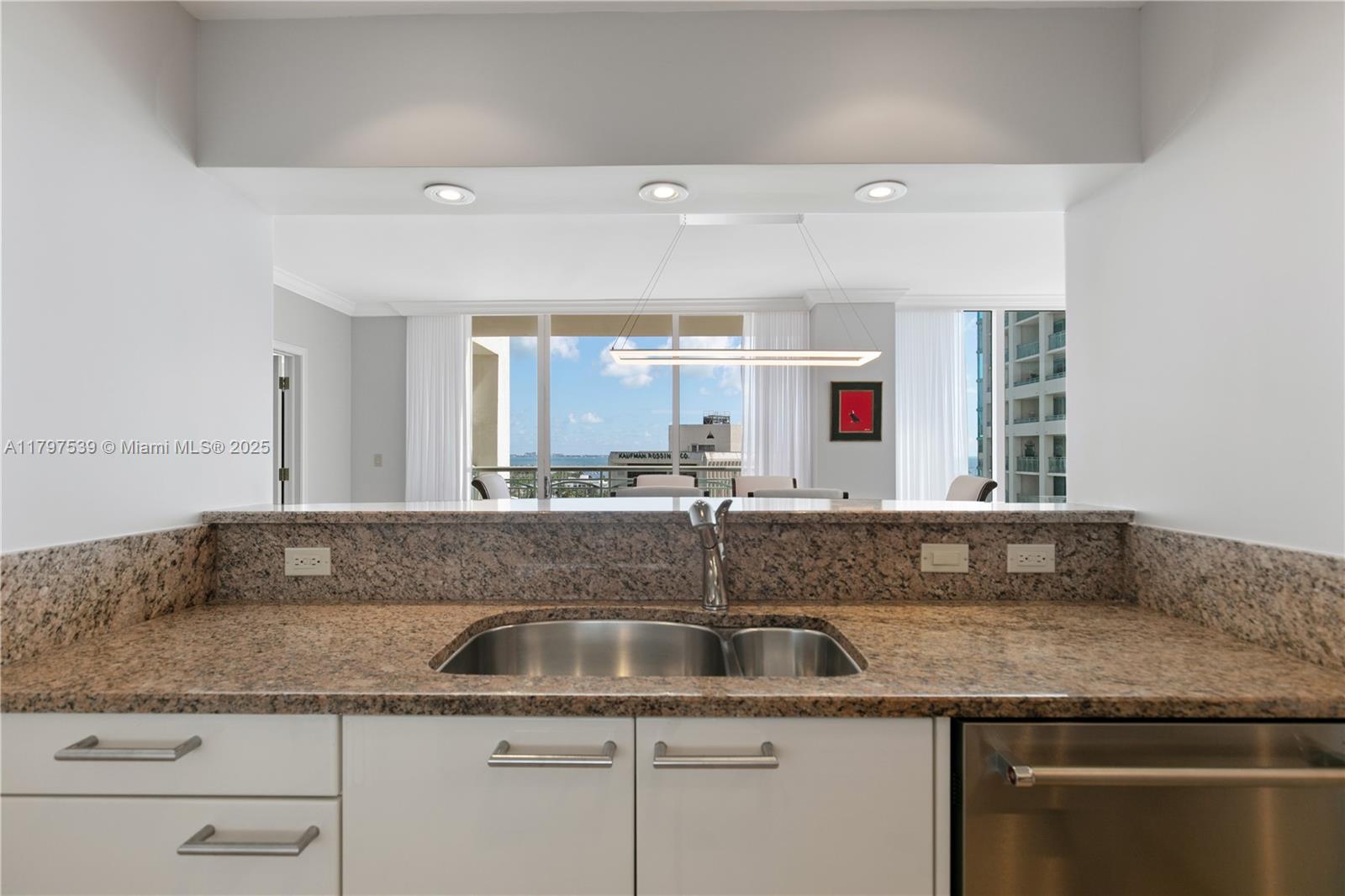 THE EXECUTIVE RESIDENCES - Residential