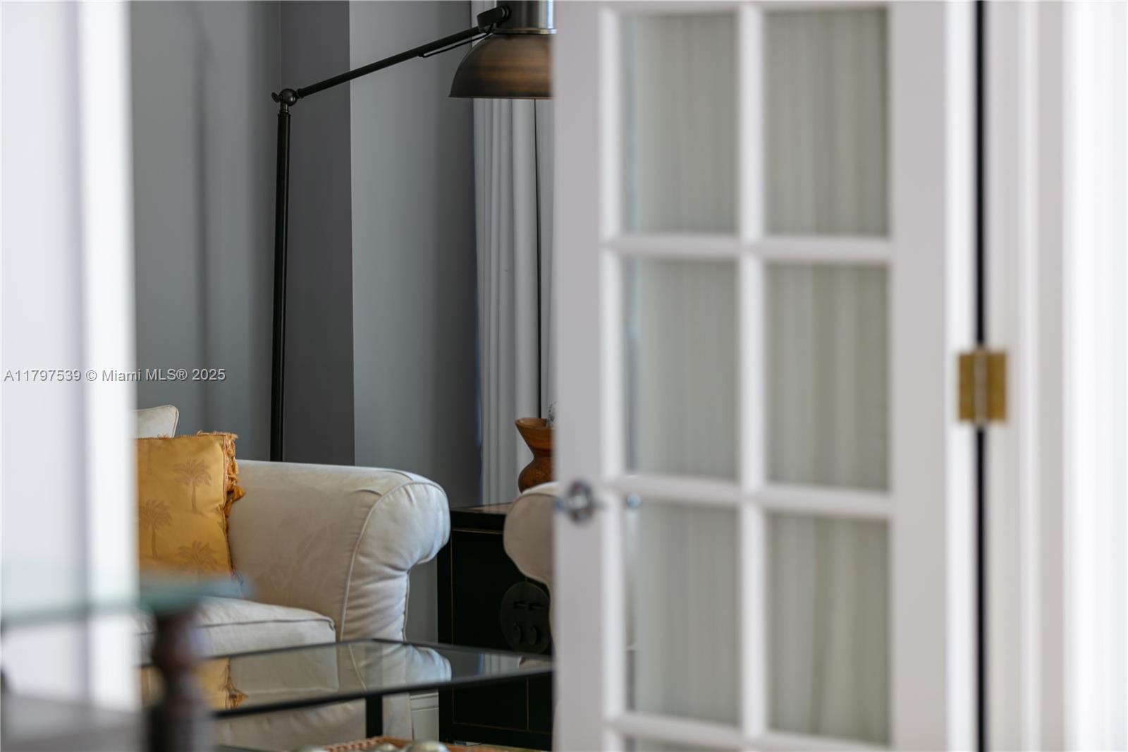 THE EXECUTIVE RESIDENCES - Residential