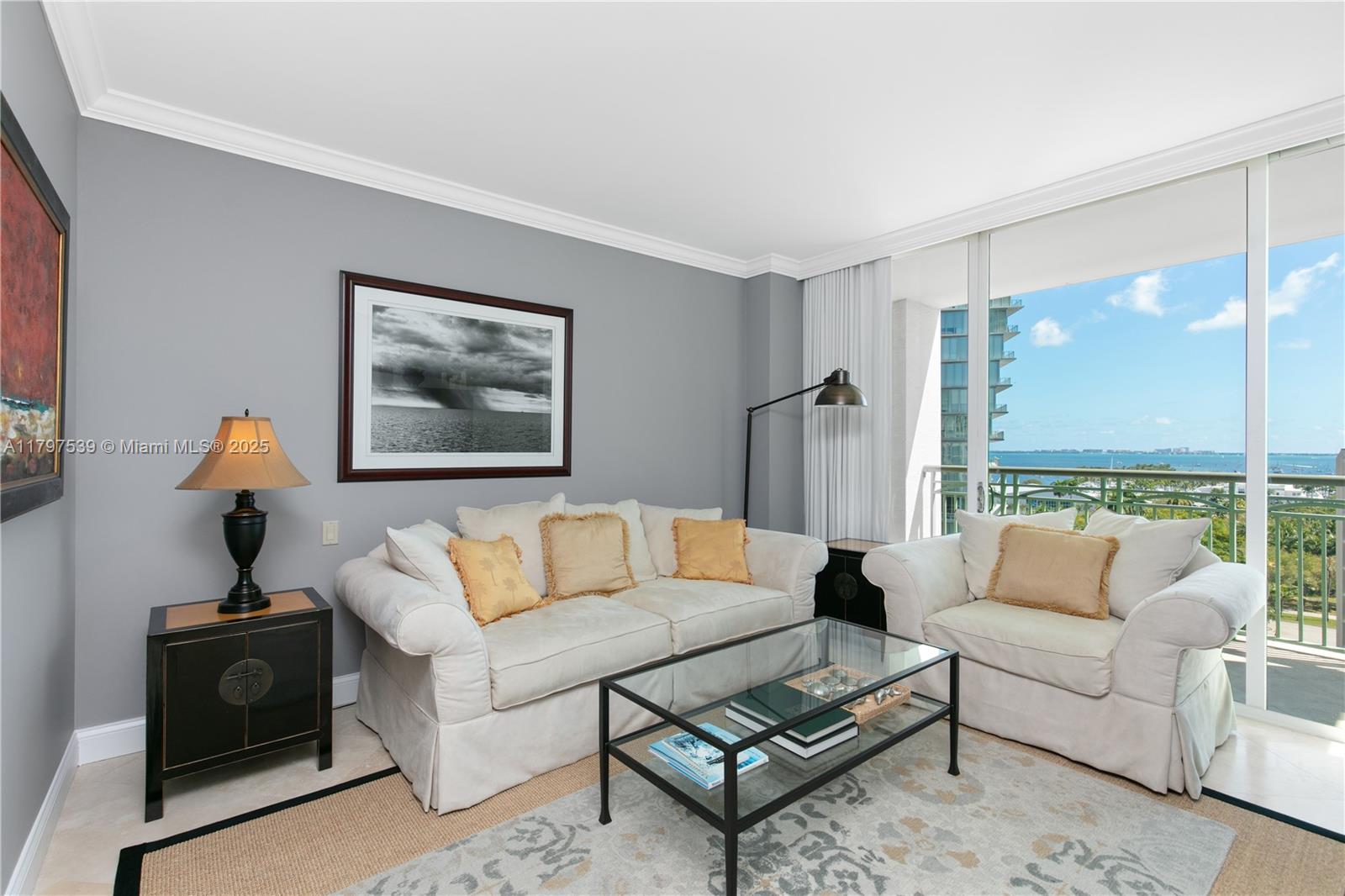 THE EXECUTIVE RESIDENCES - Residential