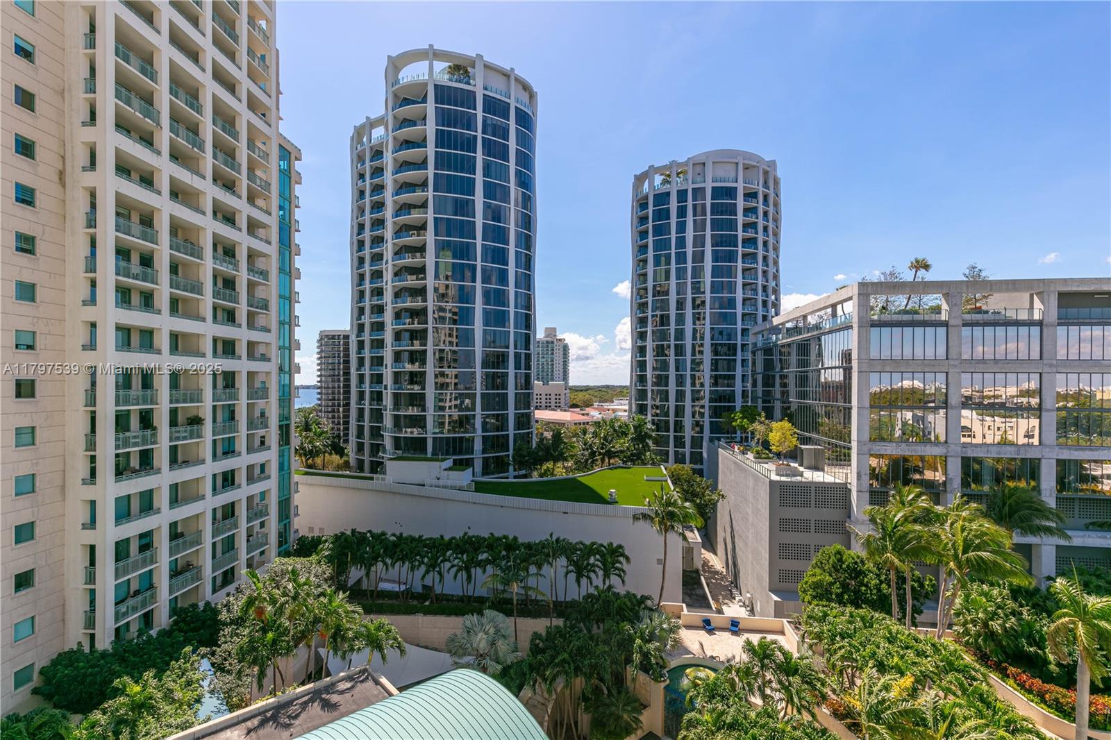 THE EXECUTIVE RESIDENCES - Residential