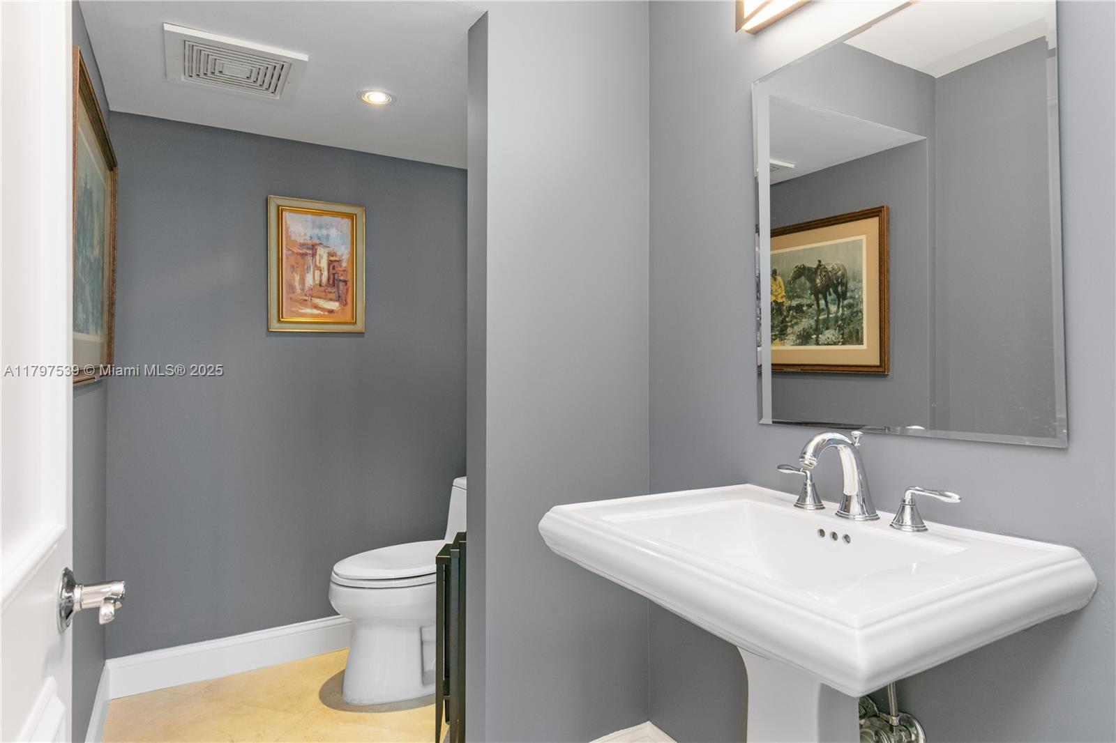 THE EXECUTIVE RESIDENCES - Residential