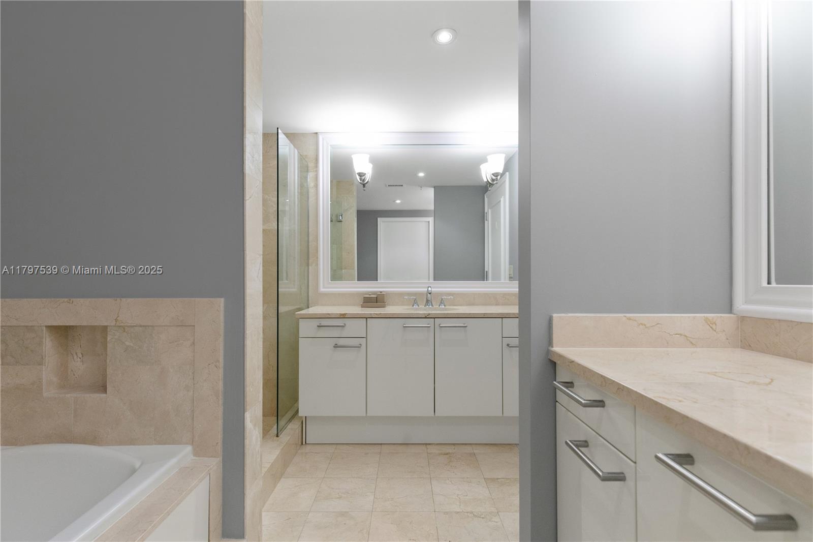 THE EXECUTIVE RESIDENCES - Residential