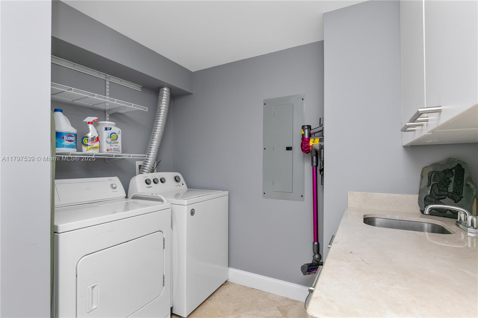 THE EXECUTIVE RESIDENCES - Residential