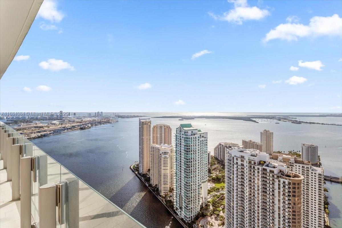 300 Biscayne Blvd Way 5002 Duplex