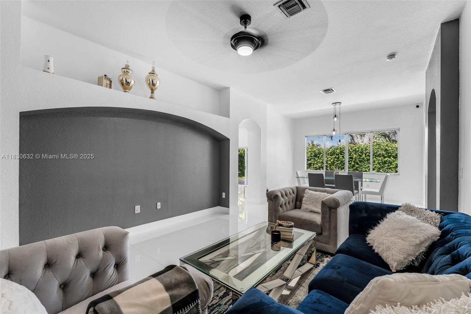 1012 NE 35th Ave
