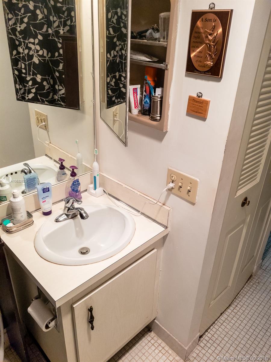 MANORS OF INVERRARY - Residential Lease