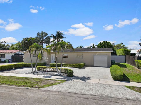 Photo of 8530 NW 179th St, Hialeah, FL 33015 (MLS # A12090025)