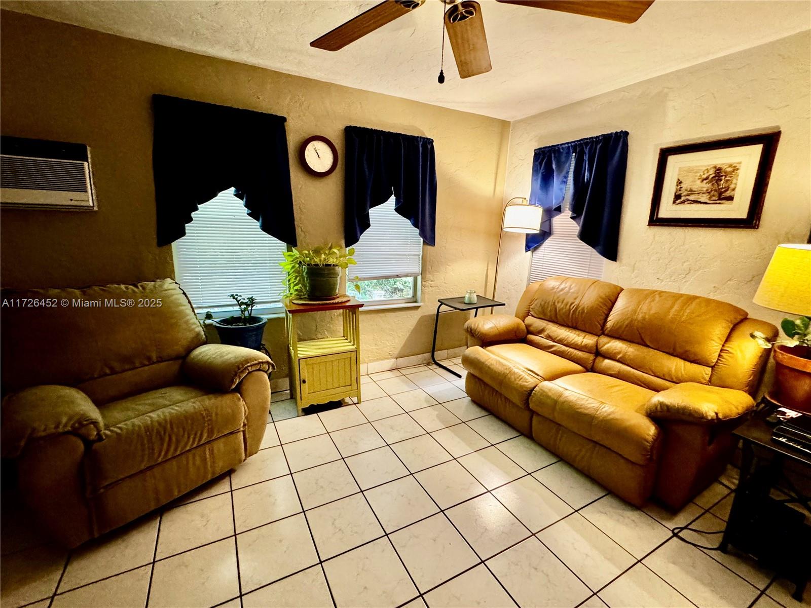 HOLLYWOOD - Residential Income