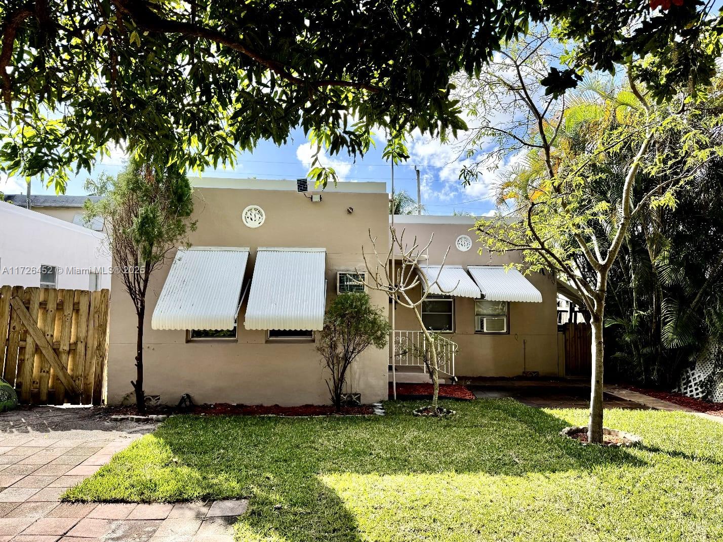 HOLLYWOOD - Residential Income
