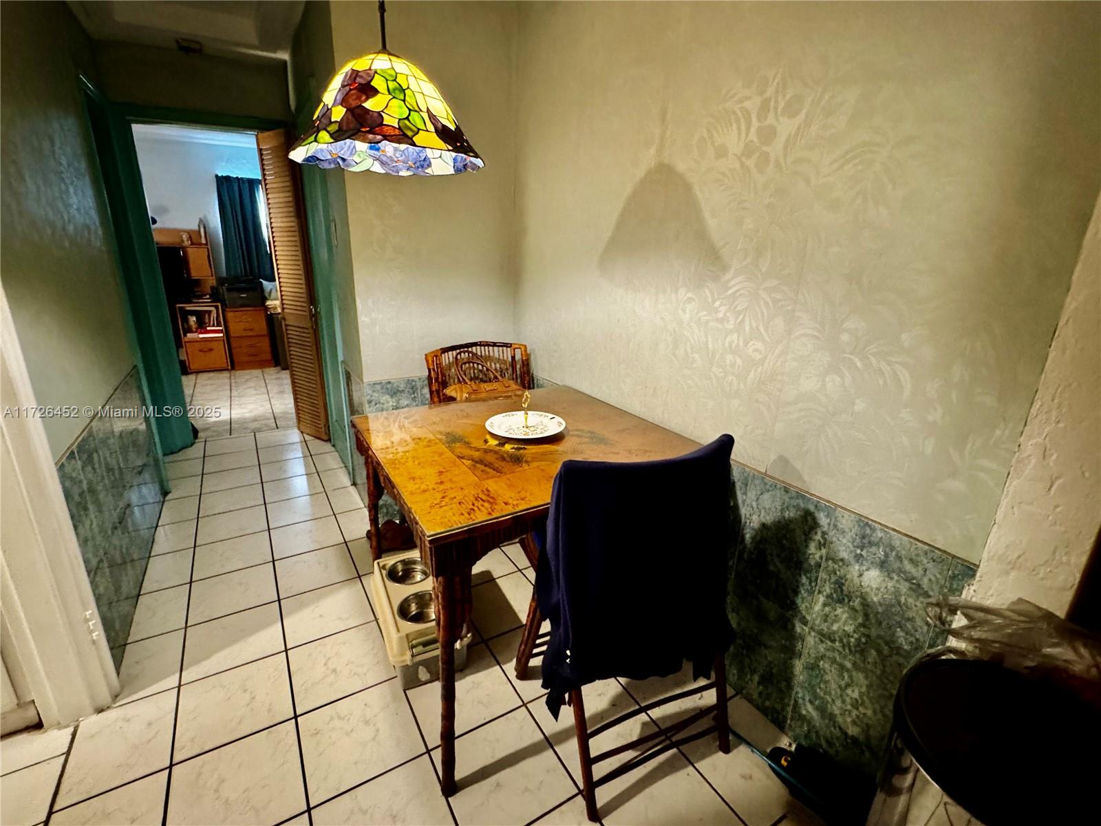 HOLLYWOOD - Residential Income