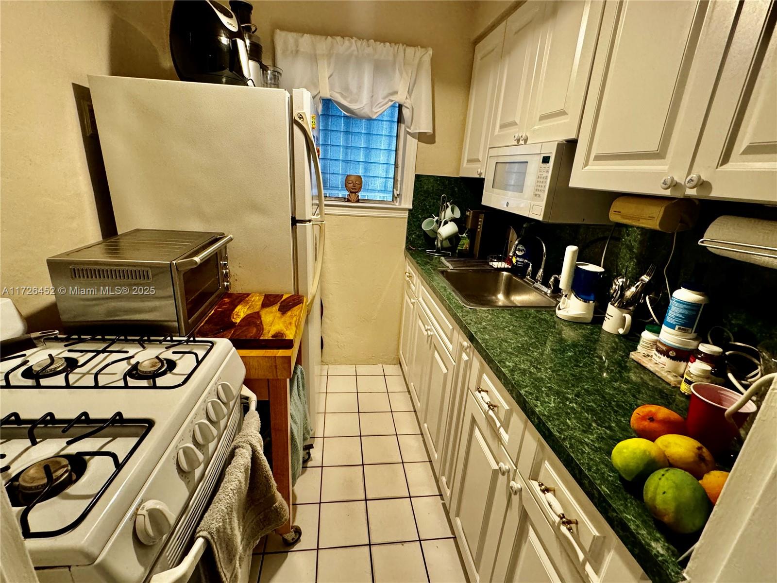 HOLLYWOOD - Residential Income