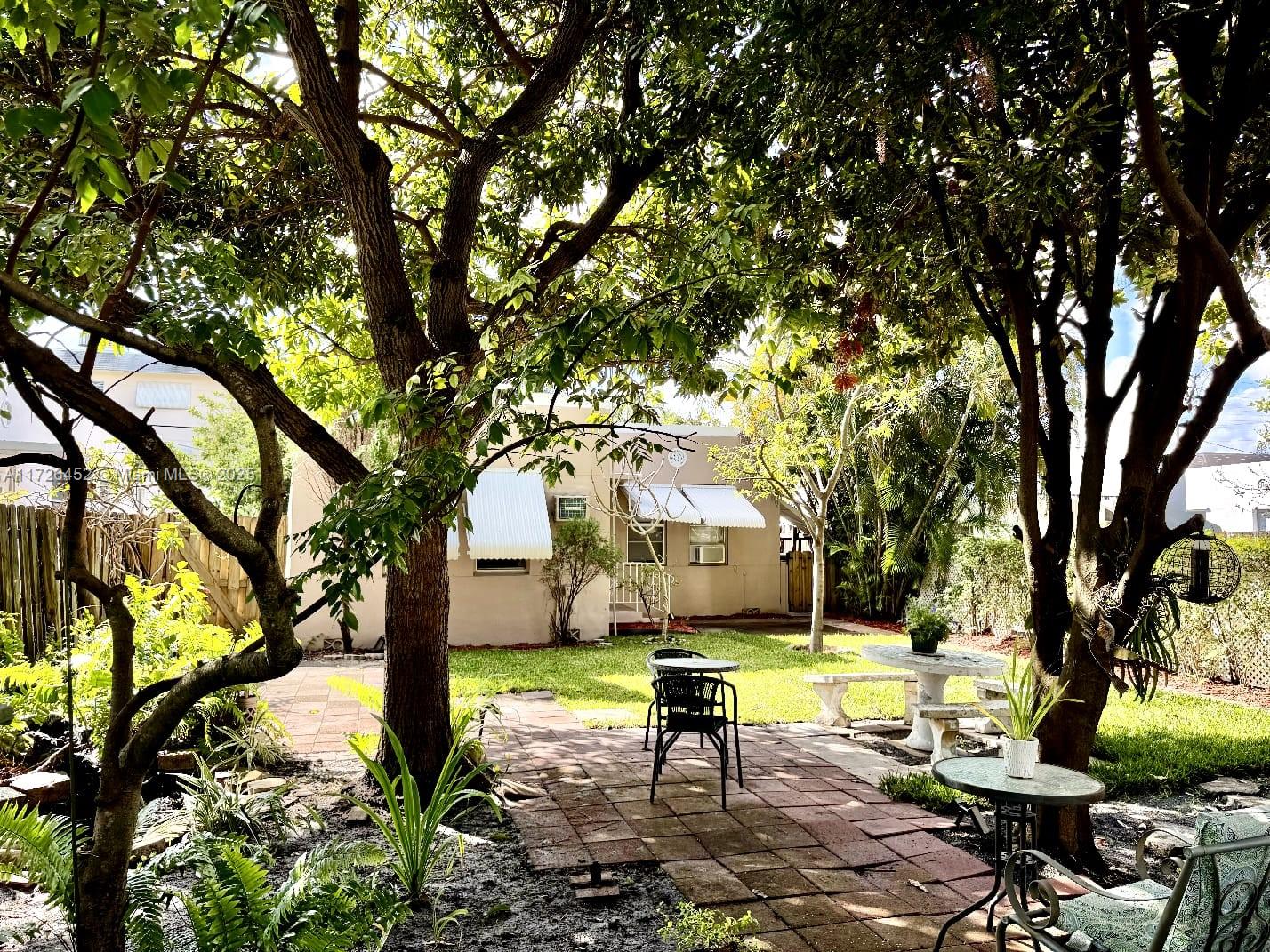 HOLLYWOOD - Residential Income
