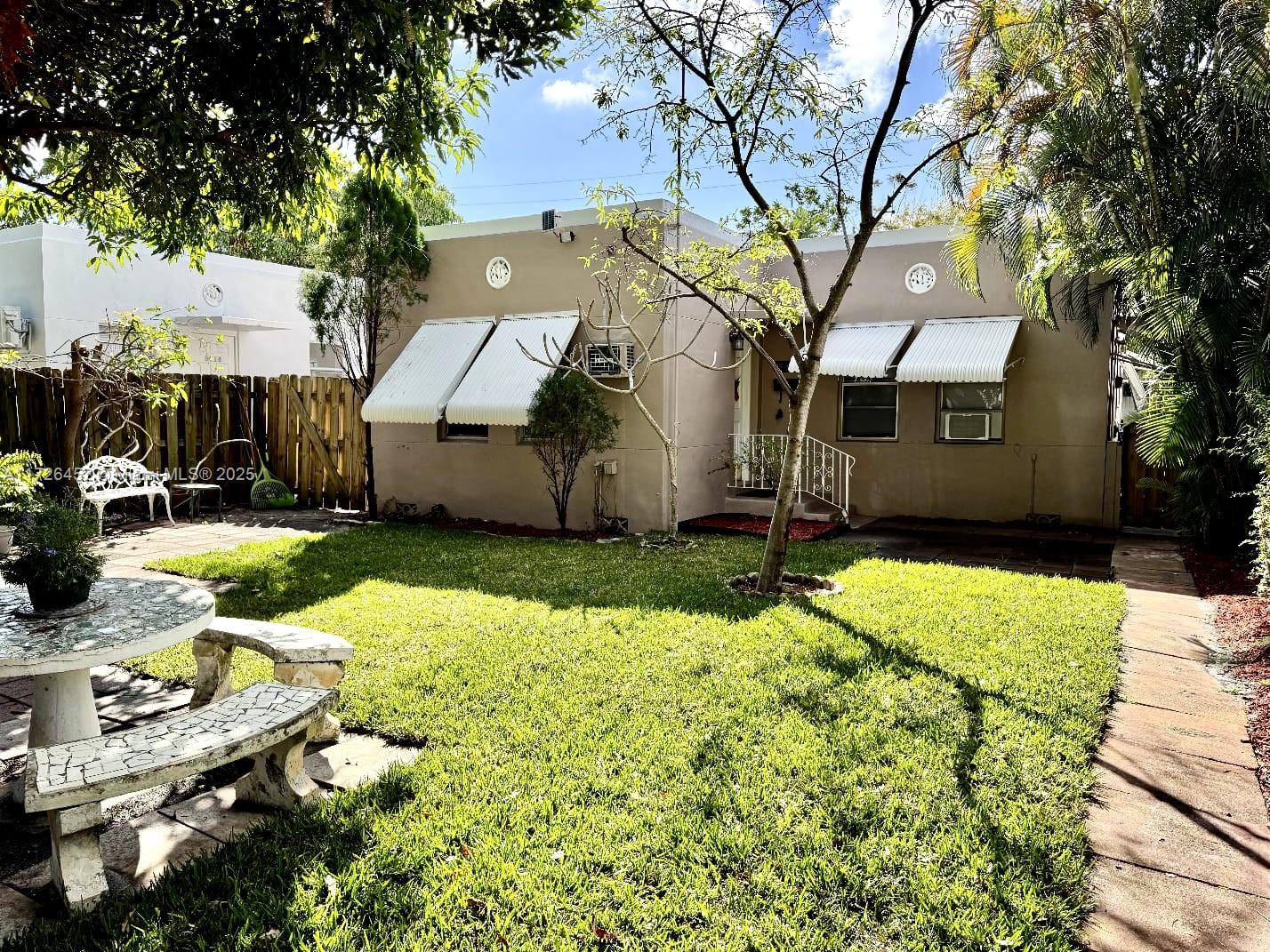 HOLLYWOOD - Residential Income