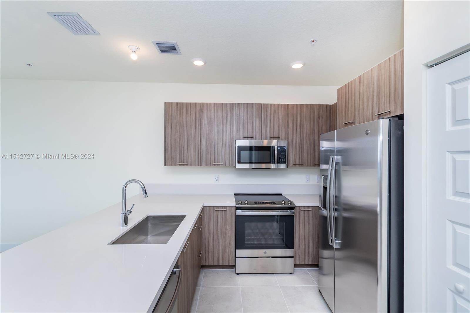 LANDMARK AT DORAL CONDO 6 - Residential