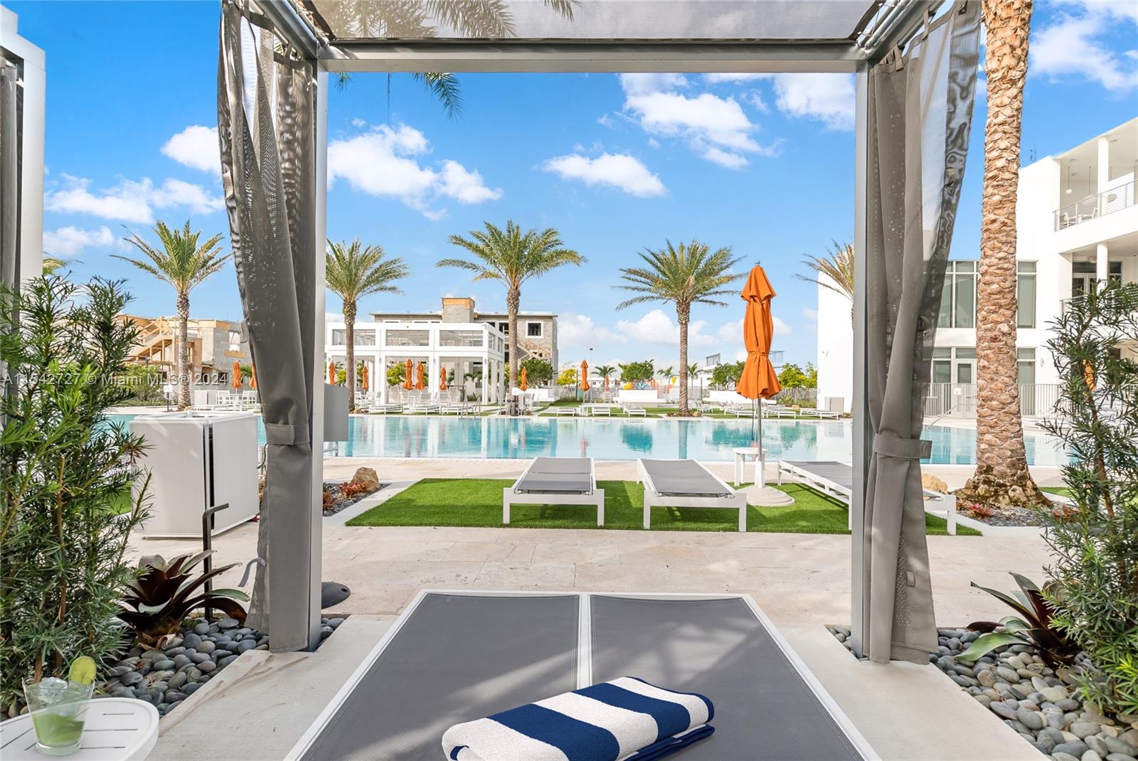 LANDMARK AT DORAL CONDO 6 - Residential