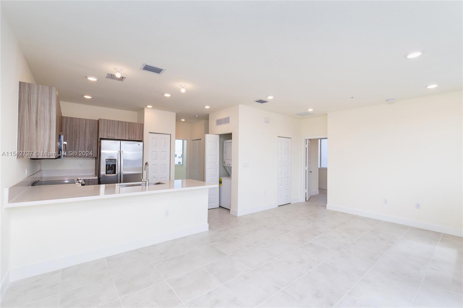 LANDMARK AT DORAL CONDO 6 - Residential