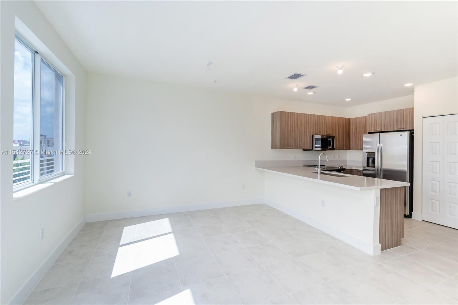 LANDMARK AT DORAL CONDO 6 - Residential