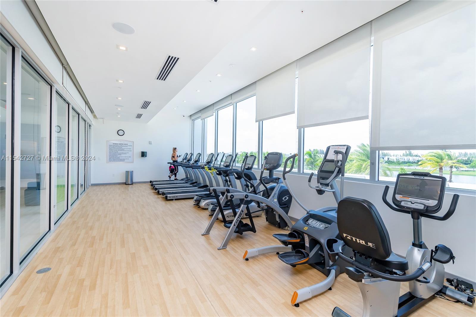 LANDMARK AT DORAL CONDO 6 - Residential