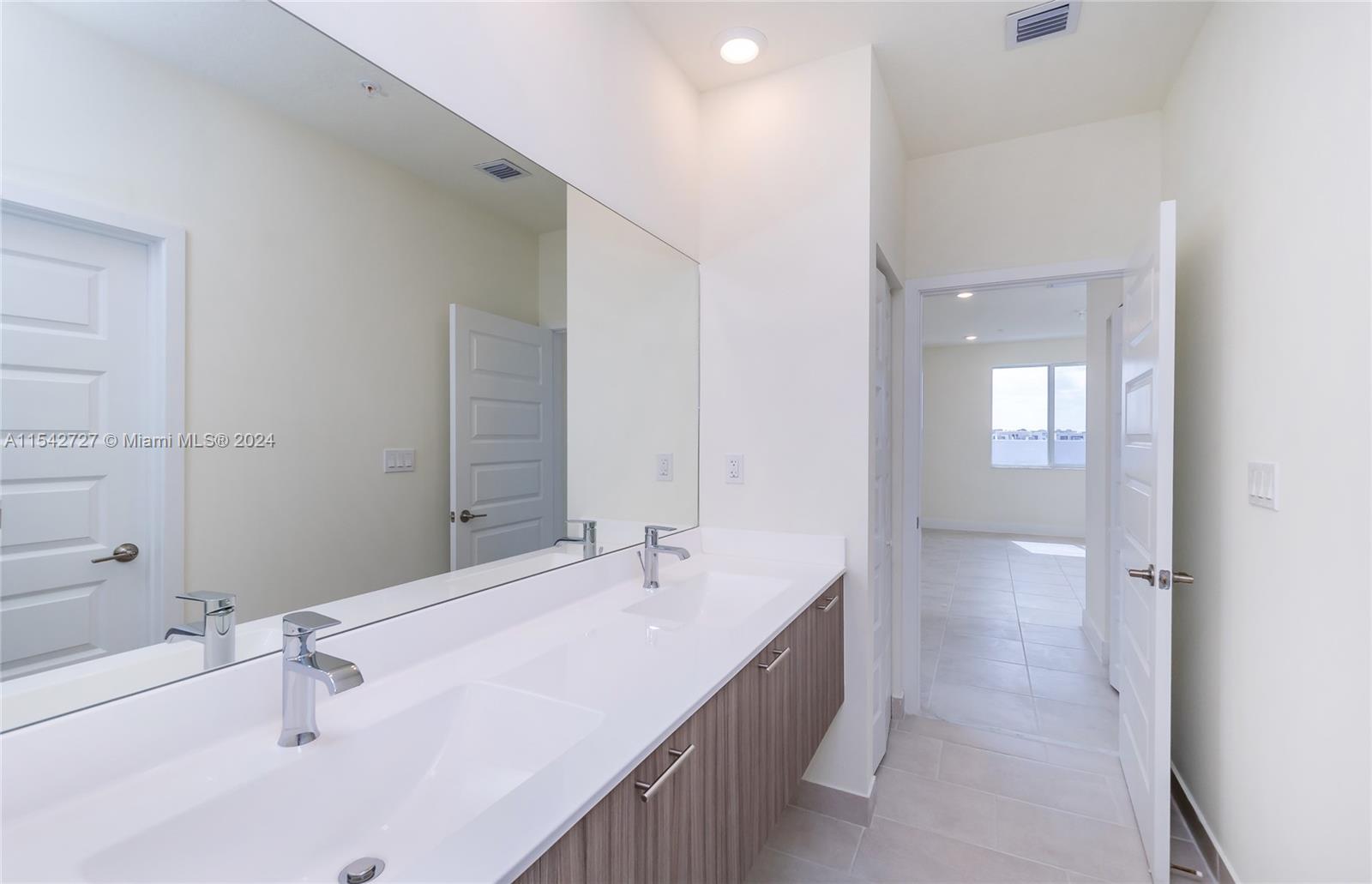 LANDMARK AT DORAL CONDO 6 - Residential