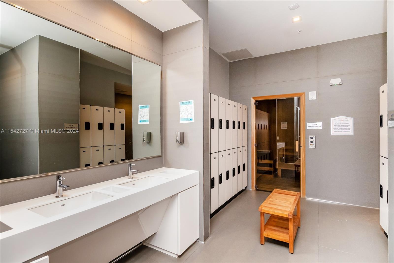 LANDMARK AT DORAL CONDO 6 - Residential