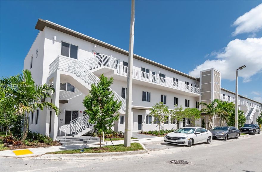 **INVESTORS WANTED** RENTED UNTIL 3/31/2025. Bright, modern and spacious 3 bed /2 bath condo unit at spectacular LANDMARK AT DORAL. Tile 18X18 Shaw Saffron throughout the entire unit, stainless steel appliances, quarts countertops, intelligently wired condo unit with RING security device system at front door and SCHLAGE smart key pad. Elevator to third floor to serve only few units in the building. Walk to top of the line, elegant and prestigious LANDMARK CLUB with swimming pools, exercise rooms, tennis courts and much more! Great schools and a place you will call home! Easy to show.