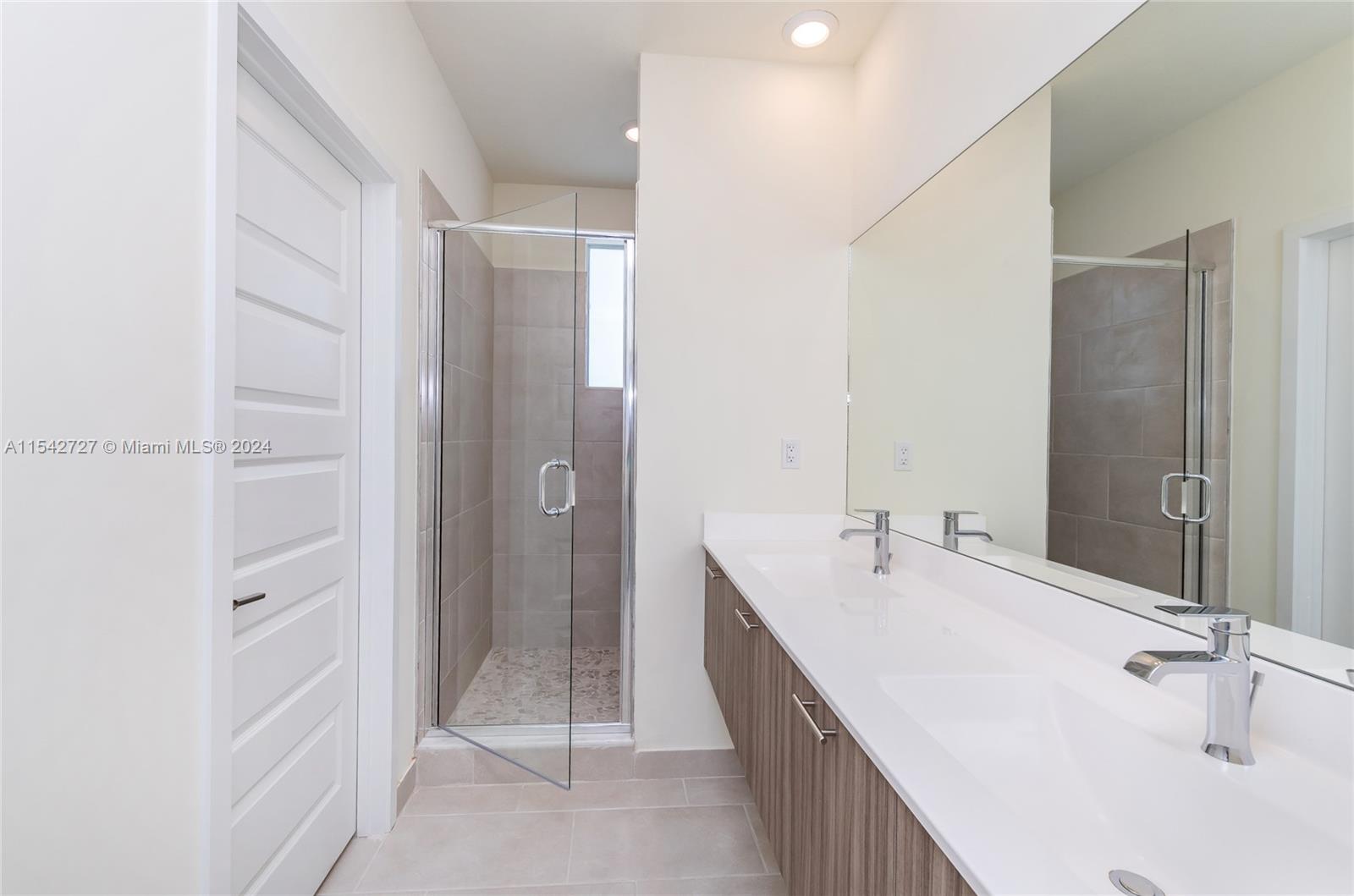 LANDMARK AT DORAL CONDO 6 - Residential