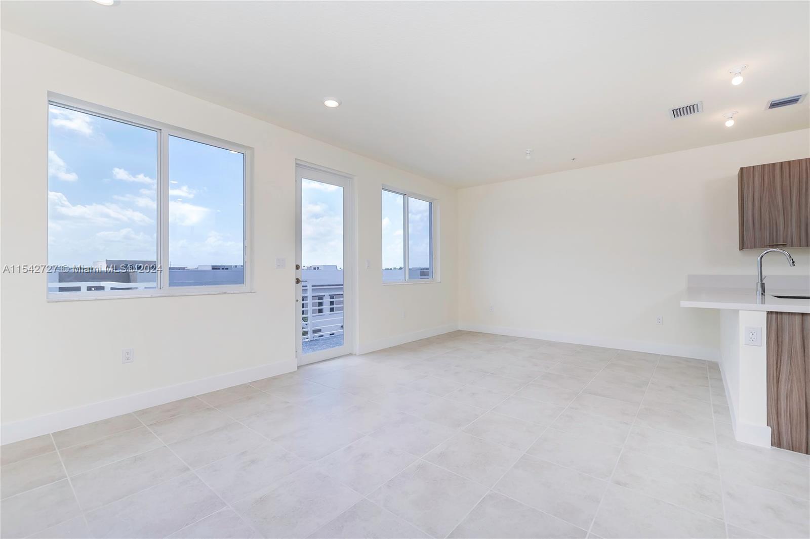 LANDMARK AT DORAL CONDO 6 - Residential