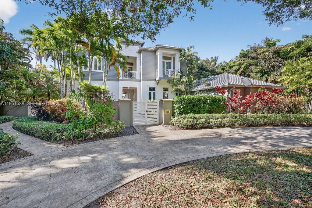 Photo of 101 Holly Ln, Plantation, FL 33317 (MLS # A11951538)