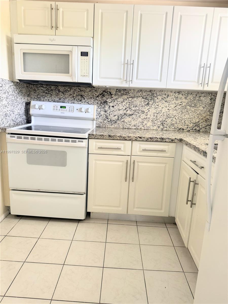 SUNRISE LAKES 58 CONDO - Residential Lease