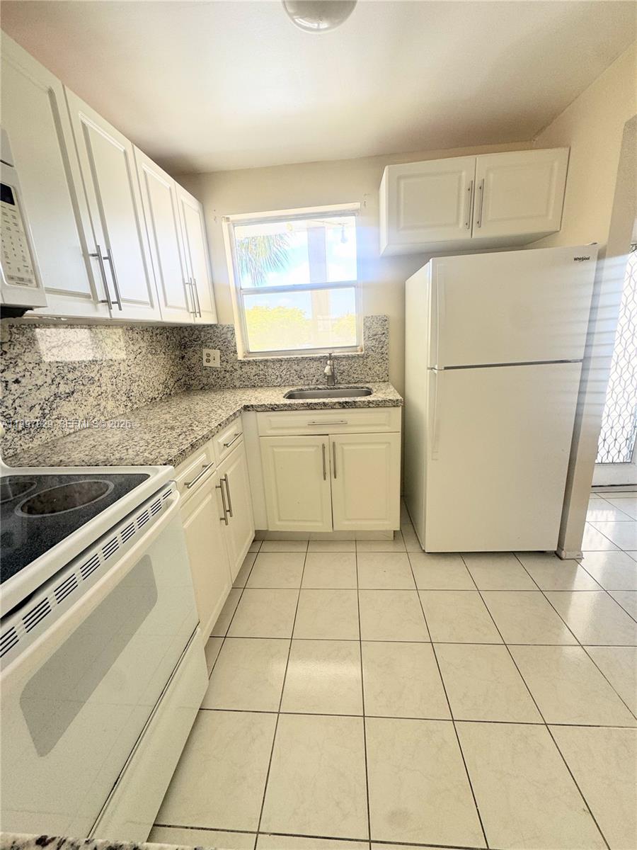 SUNRISE LAKES 58 CONDO - Residential Lease