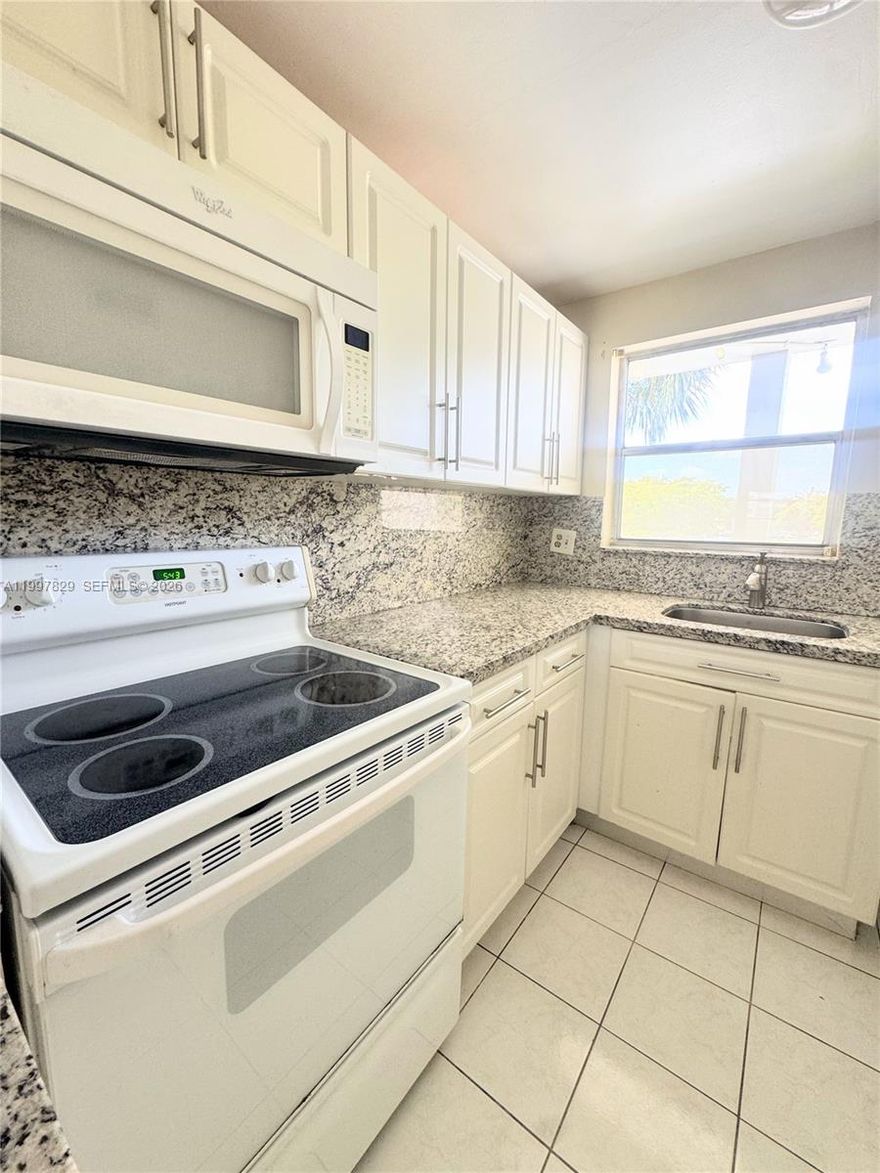 AT LEAST ONE PERSON MUST BE 55+ OR OLDER. 1 BEDS AND 1 BATHS UNIT LOCATED ON THE 2ND FLOOR,BRIGHT AND SPACIOUS WITH WATER VIEW. THE COMMUNITY OFFERS CLUB HOUSE, 3 POOLS, GYM, CARD ROOM,TENNIS COURTS AND SOCIAL AREA. CLOSE TO SAWGRASS MALL AND BEACHES. NO PETS ARE ALLOWED