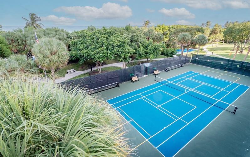 SUMMIT CONDO - Residential